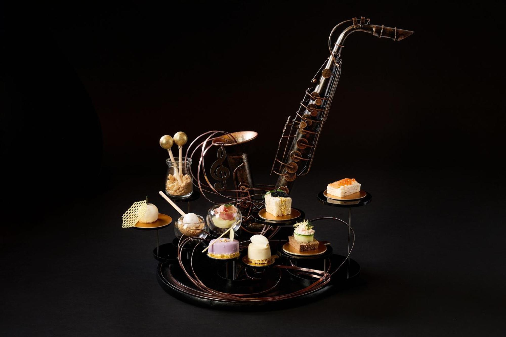 Sheraton Grande Sukhumvit, A Luxury Collection Hotel, Bangkok Exterior photo A saxophone-shaped dessert stand