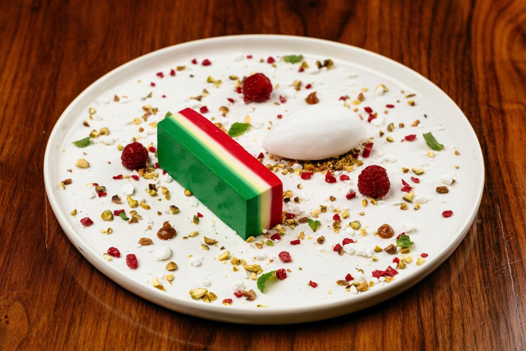 Sheraton Grande Sukhumvit, A Luxury Collection Hotel, Bangkok Exterior photo A semifreddo dessert