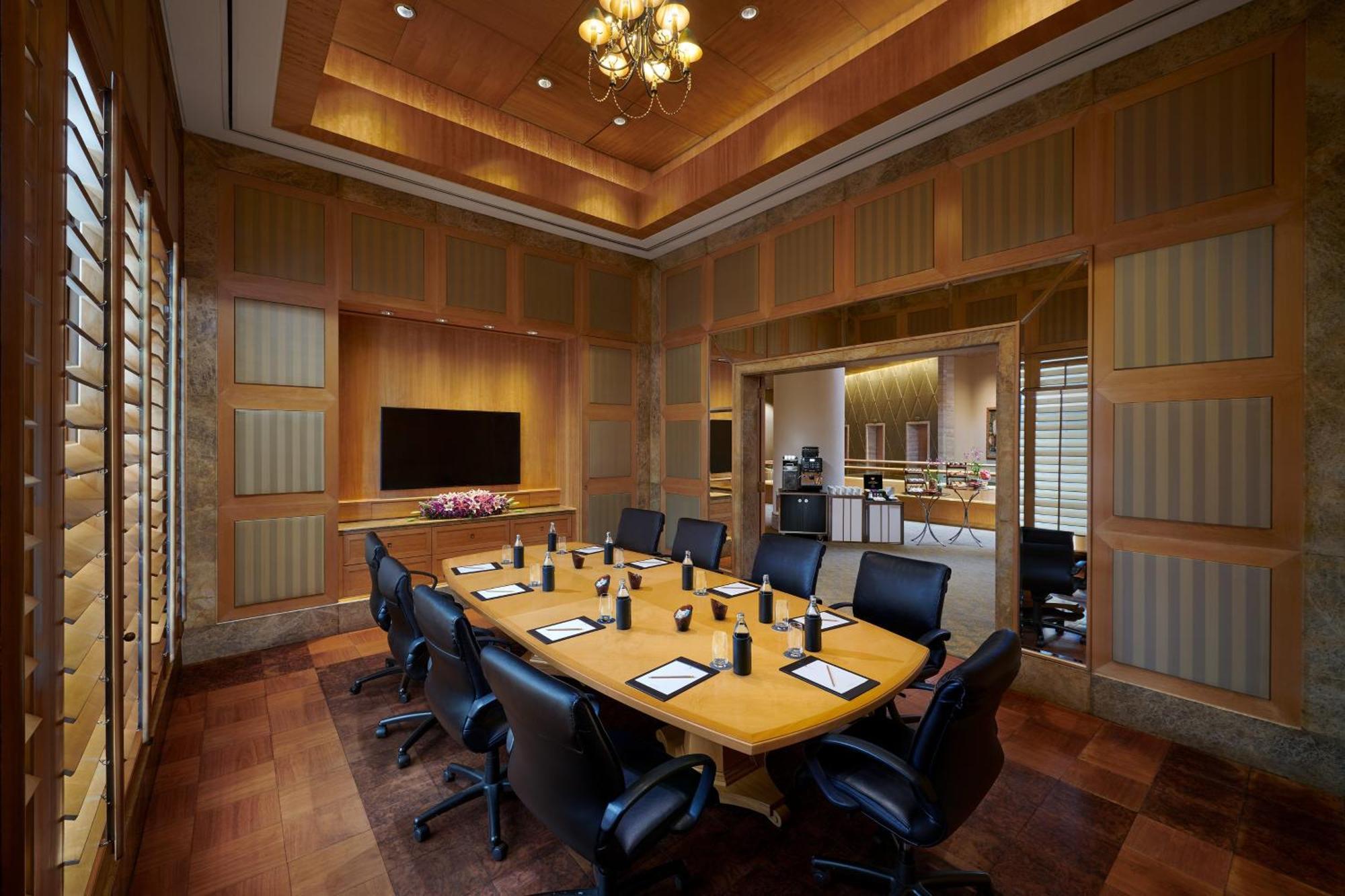 Sheraton Grande Sukhumvit, A Luxury Collection Hotel, Bangkok Exterior photo Meeting room at the Westin Mumbai