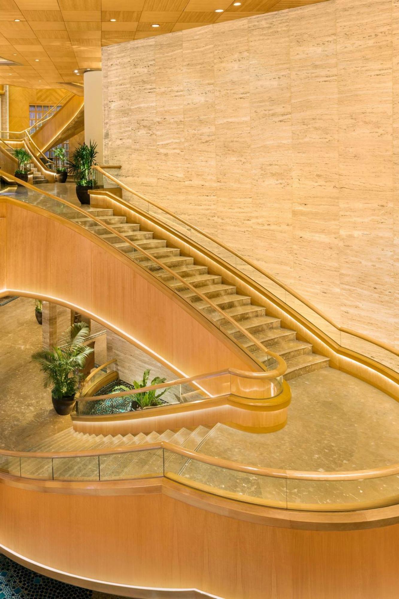 Sheraton Grande Sukhumvit, A Luxury Collection Hotel, Bangkok Exterior photo The staircase