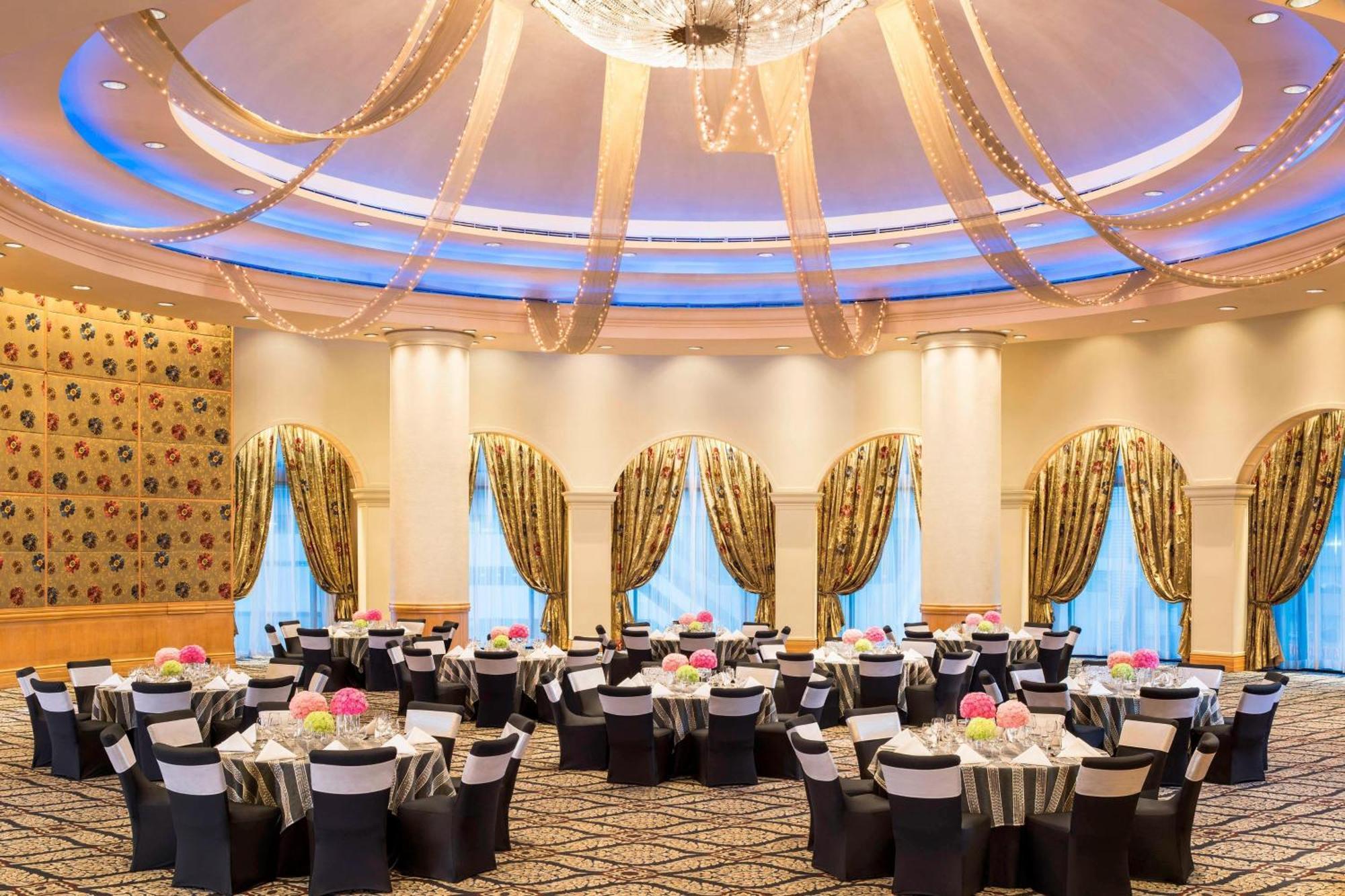 Sheraton Grande Sukhumvit, A Luxury Collection Hotel, Bangkok Exterior photo The ballroom at the hotel