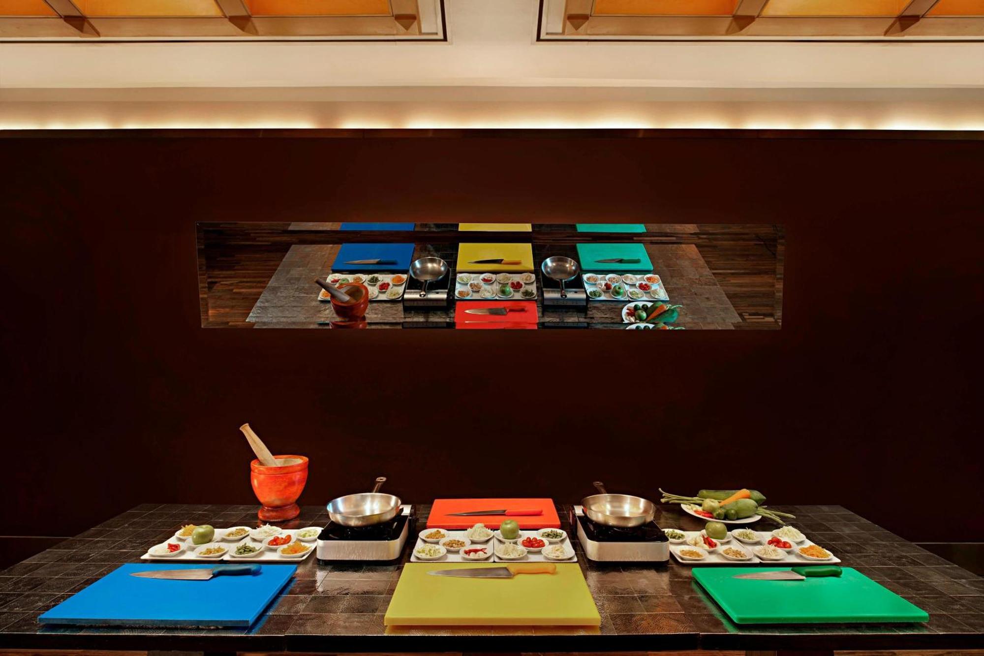 Sheraton Grande Sukhumvit, A Luxury Collection Hotel, Bangkok Exterior photo A sushi bar