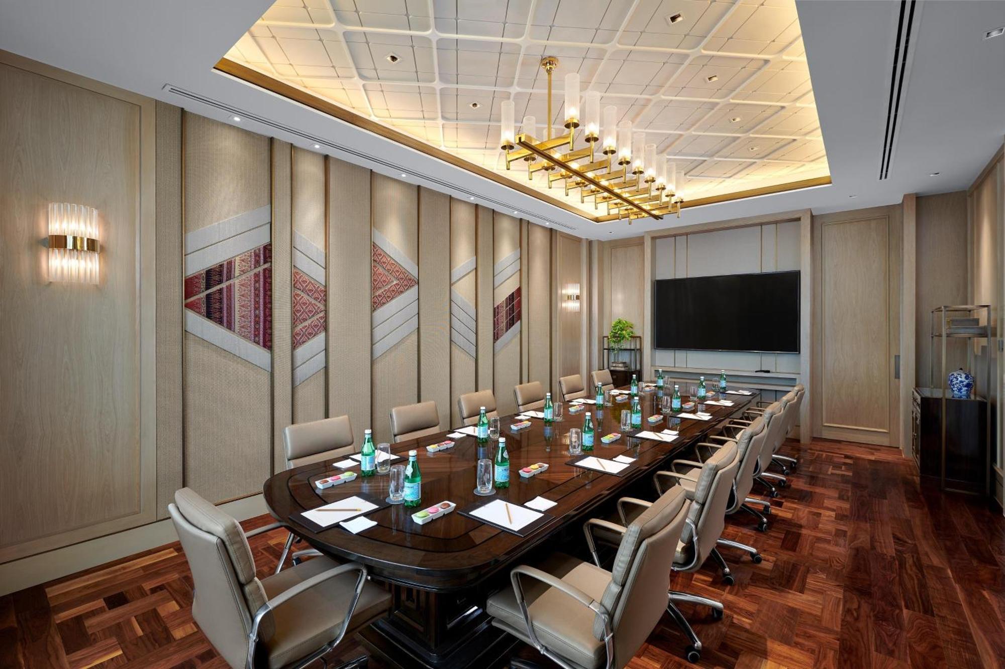 Sheraton Grande Sukhumvit, A Luxury Collection Hotel, Bangkok Exterior photo Boardroom