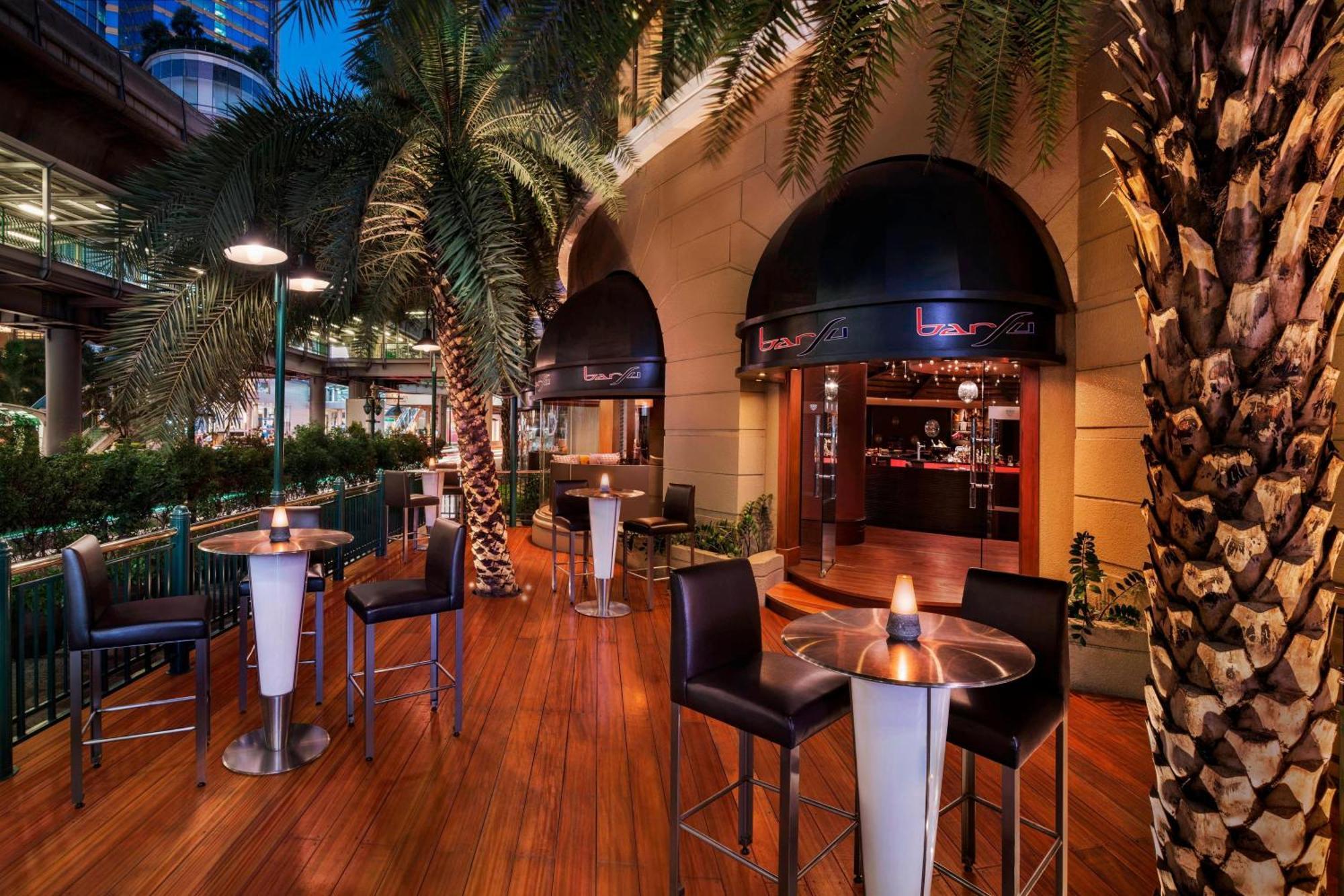 Sheraton Grande Sukhumvit, A Luxury Collection Hotel, Bangkok Exterior photo The Bar